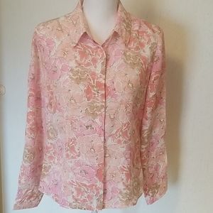 H18 - Long sleeve button-down collar shirt.